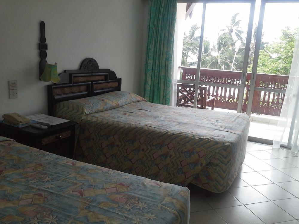 Bamburi Beach Hotel Exterior photo